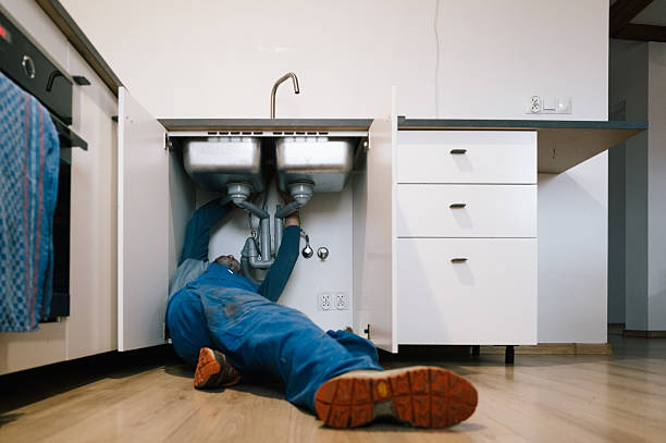 Professional Emergency Plumber technician working in North Olmsted, OH